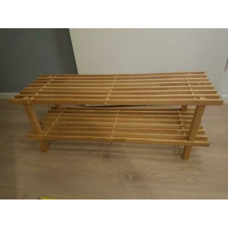 Houten schoenenrek