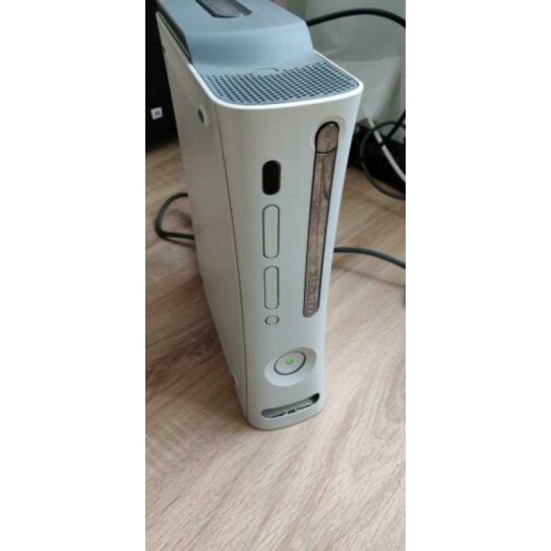 Microsoft Xbox 360 60 GB + Kinect + 2 guitar hero