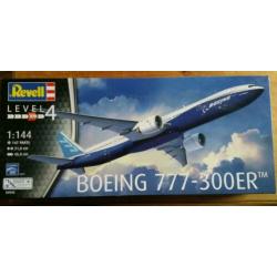 Revell Boeing 777 - 300ER tm 1 : 144 Nieuw in doos