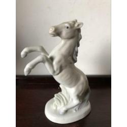 Pastel porselein steigerend paard beeldje 12 cm H