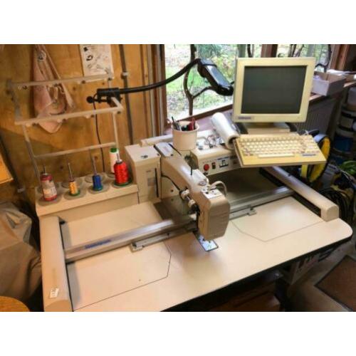 Computergestuurde borduurmachine