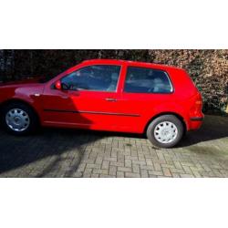 Volkswagen Golf 1.6 77KW 2001 Rood