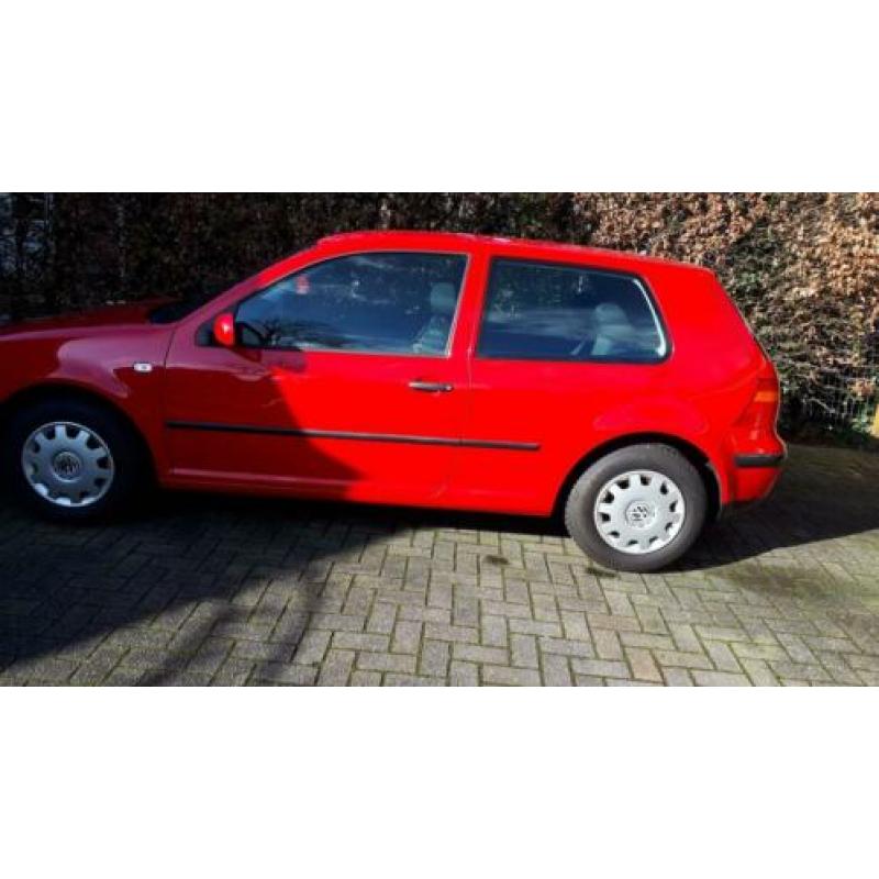 Volkswagen Golf 1.6 77KW 2001 Rood