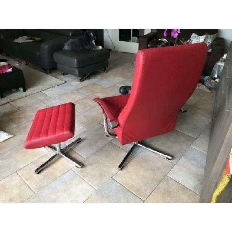 Als nieuwe Relaxfauteuil met hocker, wijnrood