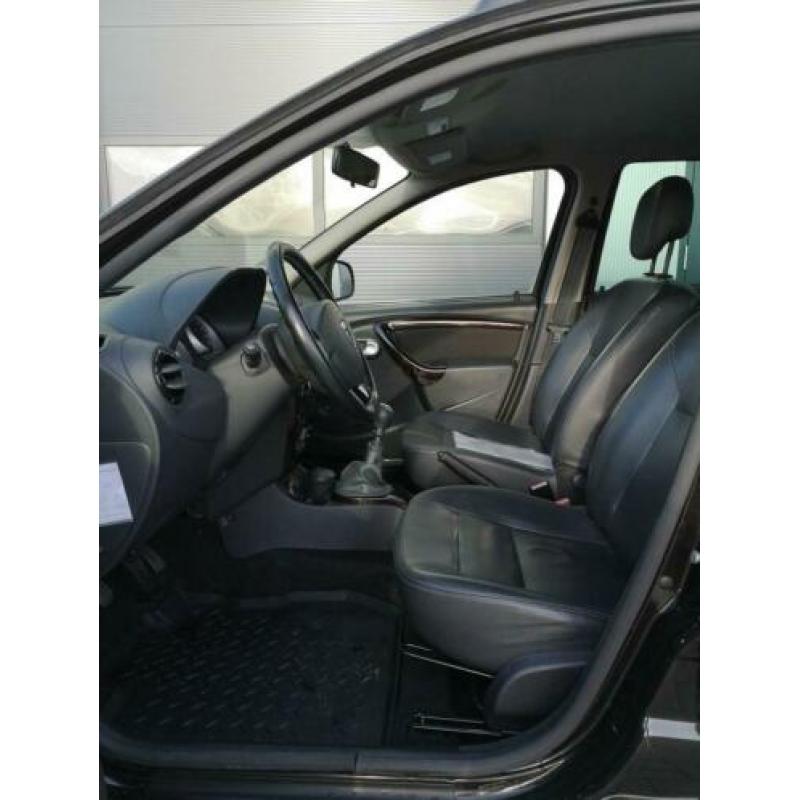 Dacia Duster 1.6 Lauréate 4X4/AIRCO/TREKHAAK/LEER (bj 2010)