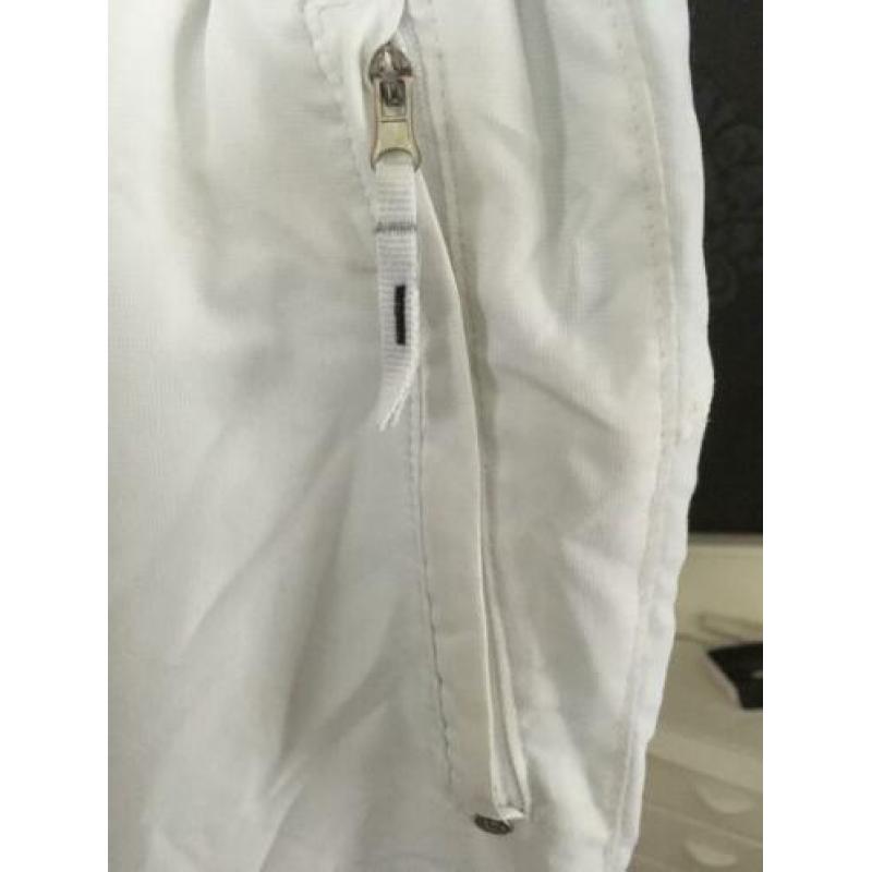 Wit. Tenniskleding. Sjeng. Maat L. Lange broek. Heren