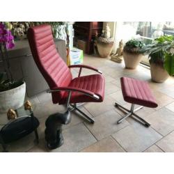 Als nieuwe Relaxfauteuil met hocker, wijnrood