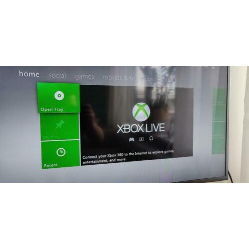 Microsoft Xbox 360 60 GB + Kinect + 2 guitar hero