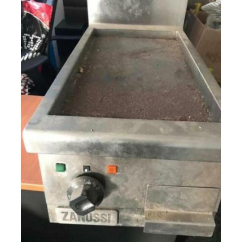 Zanussi Grill ter Overname!