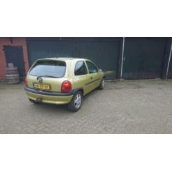 Opel Corsa 1.4 I 16V 3D 1999 Geel