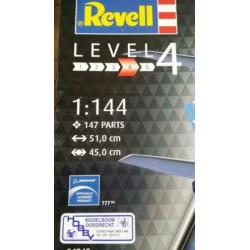 Revell Boeing 777 - 300ER tm 1 : 144 Nieuw in doos