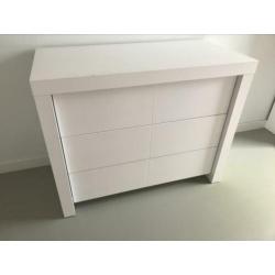 Ledikant en commode