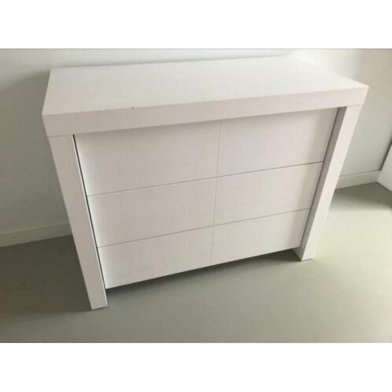 Ledikant en commode
