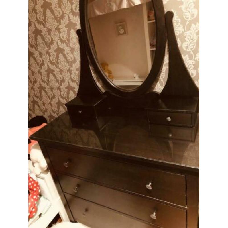 Hemnes ladekast met glasplaat en spiegel