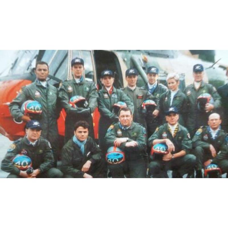 Helicopter met team ervoor (waar?)