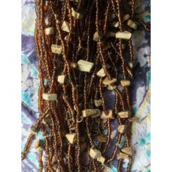 Ethiopische kralenketting met zilveren ornamenten en jaspis