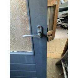 Hardhouten buiten deur en raam