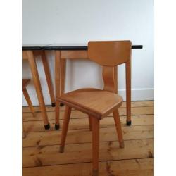 Vintage tafeltjes en stoeltjes