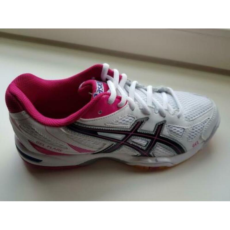 Dames sportschoenen Asics maat 37.5. NIEUW IN DOOS.