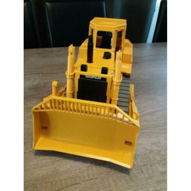 Bruder CAT cattepillar bulldozer