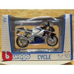 Suzuki GSX-R750 1:18 bburago bl/wt