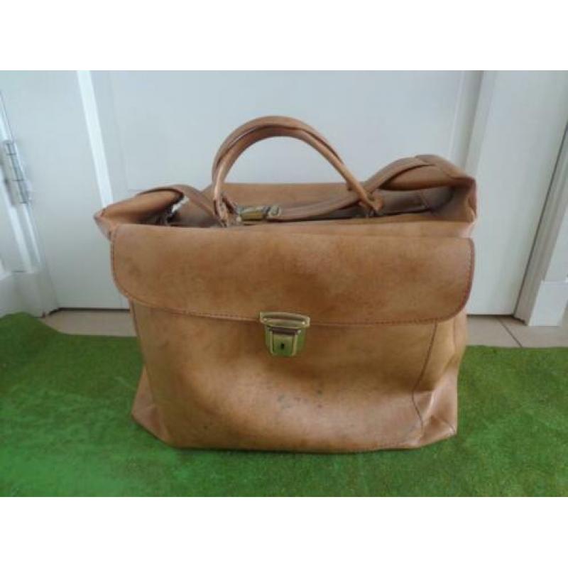 vintage dokterstas/weekendtas met hengsels en slot,40cm br