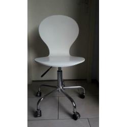 Leuke bureaustoel op wieltjes