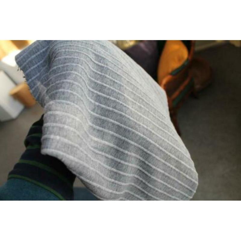 Coupon dikke tricot - Twee kleuren grijs - Gestreept