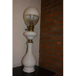 antieke staande petroleumlamp