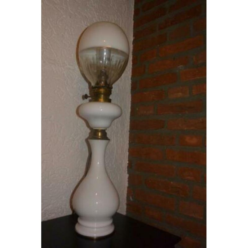 antieke staande petroleumlamp