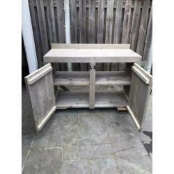 Steigerhouten wastafel