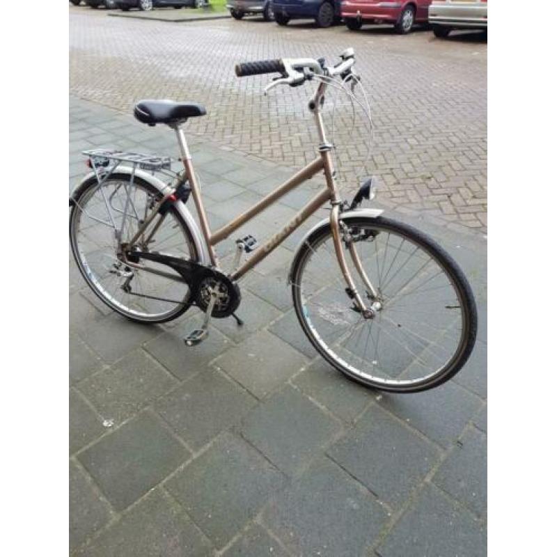 Hele nette Giant Tourer damesfiets met 21 versnellingen