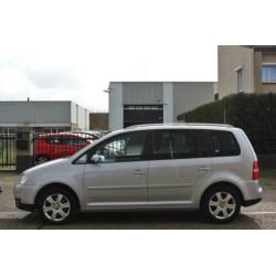 Volkswagen Touran 2.0-16V FSI Highline CLIMA, CRUISE, TREKHA
