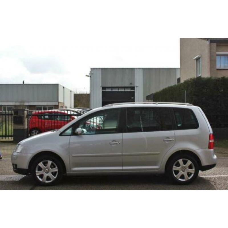 Volkswagen Touran 2.0-16V FSI Highline CLIMA, CRUISE, TREKHA