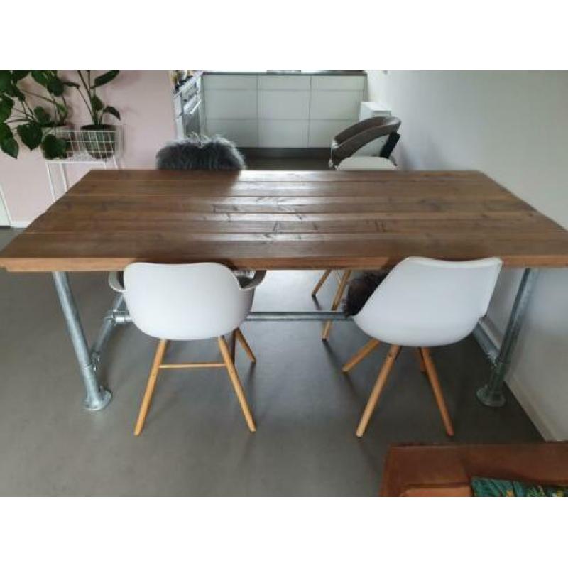 Steigerhouten eettafel met een lichte white wash.