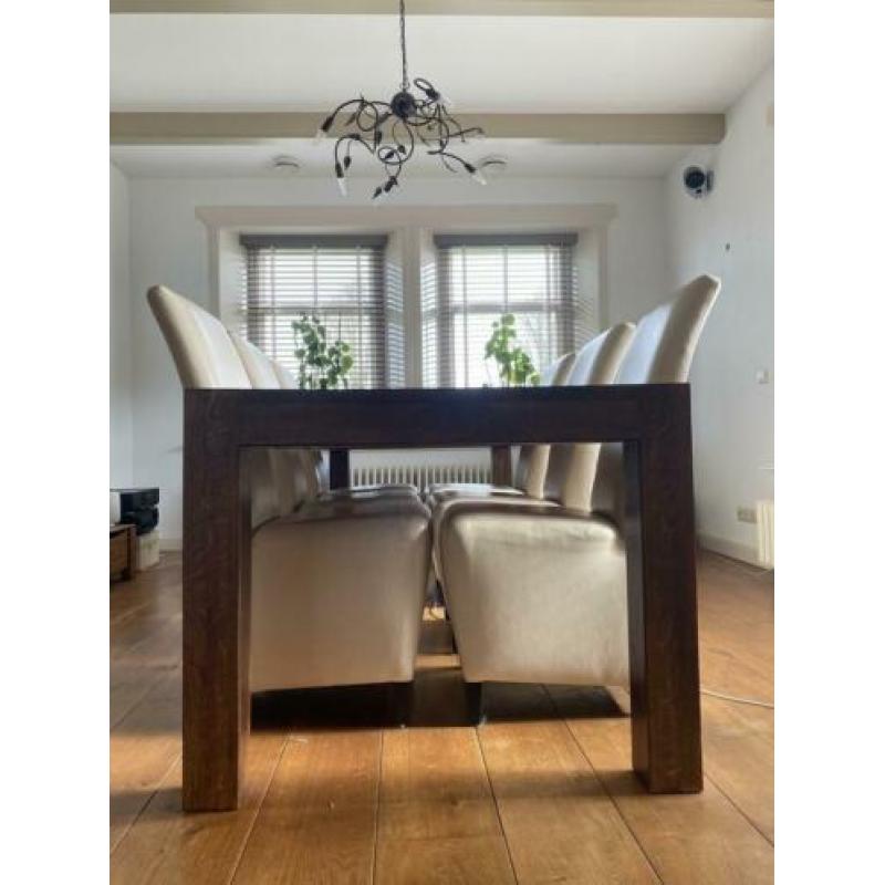 Mooie robuuste massief eiken eettafel inclusief stoelen !!