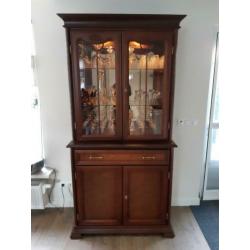 Complete meubelset (kast/eettafel/2xsalontafel) voor € 275!
