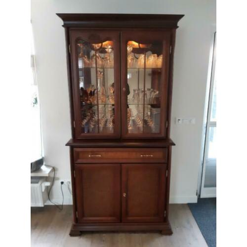 Complete meubelset (kast/eettafel/2xsalontafel) voor € 275!