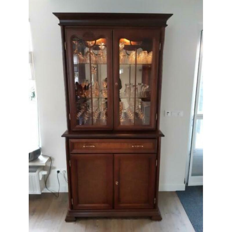 Complete meubelset (kast/eettafel/2xsalontafel) voor € 275!