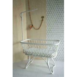 Witte rotan wieg