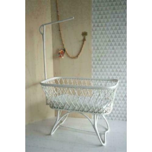 Witte rotan wieg