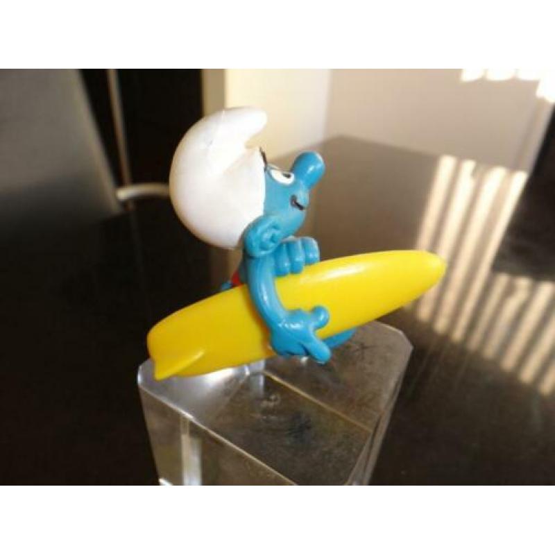 smurf, surfer, met surfplank uit 1982, nummer 2.0137