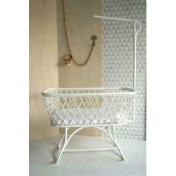 Witte rotan wieg