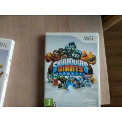 32 Skylanders met 2x powerportal en 2x spel (Wii)