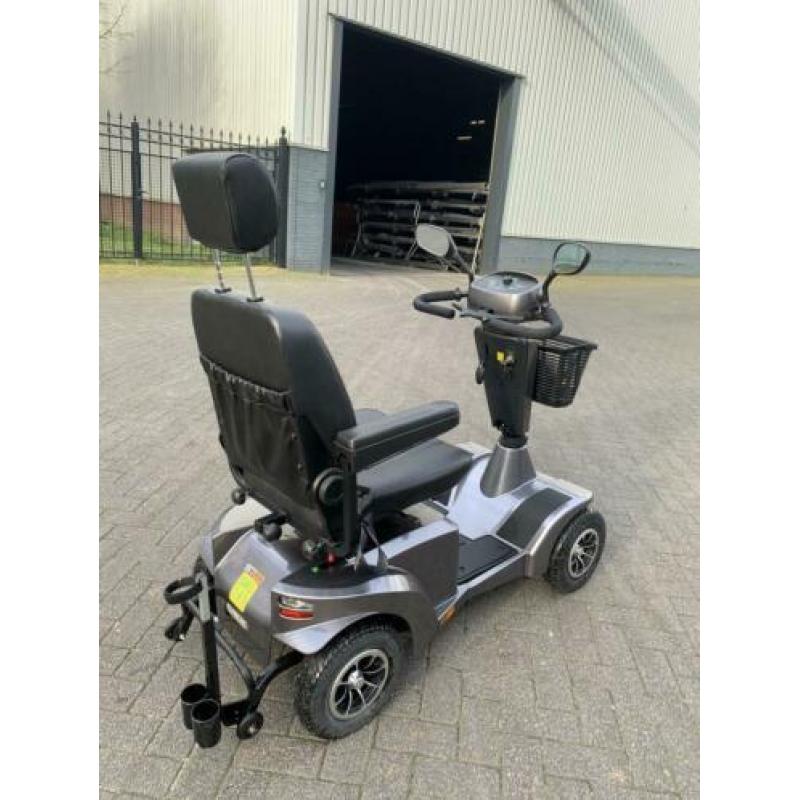 Scootmobiel sterling700