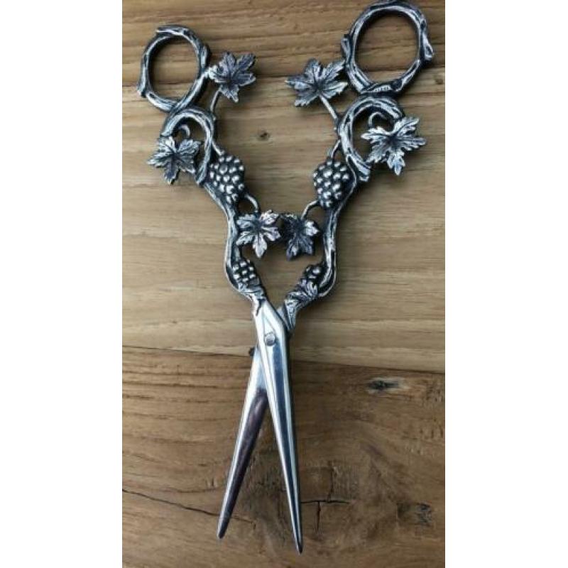 Zilveren druivenschaar met versiering