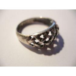 Een mooie Oude Gevlochten Zilveren Ring