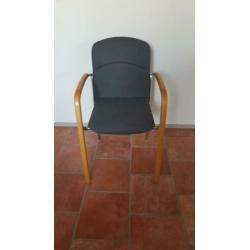 kantinestoelen / stoelen 2 x 9 stuks grijze bekleding