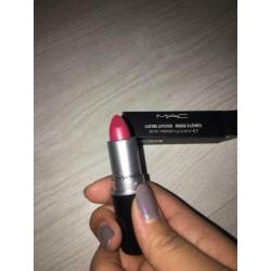 Mac lipstick Candy Yum-Yum