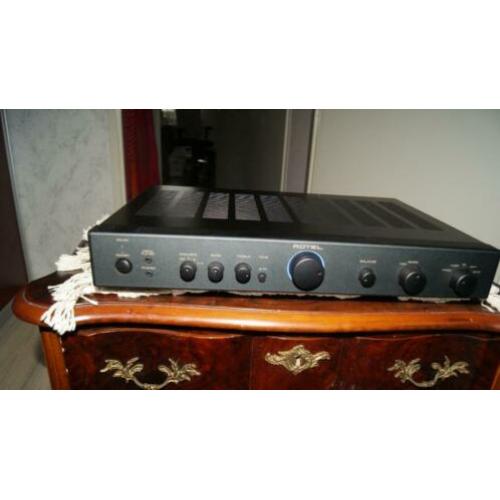 Rotel RA-04 Amplifier